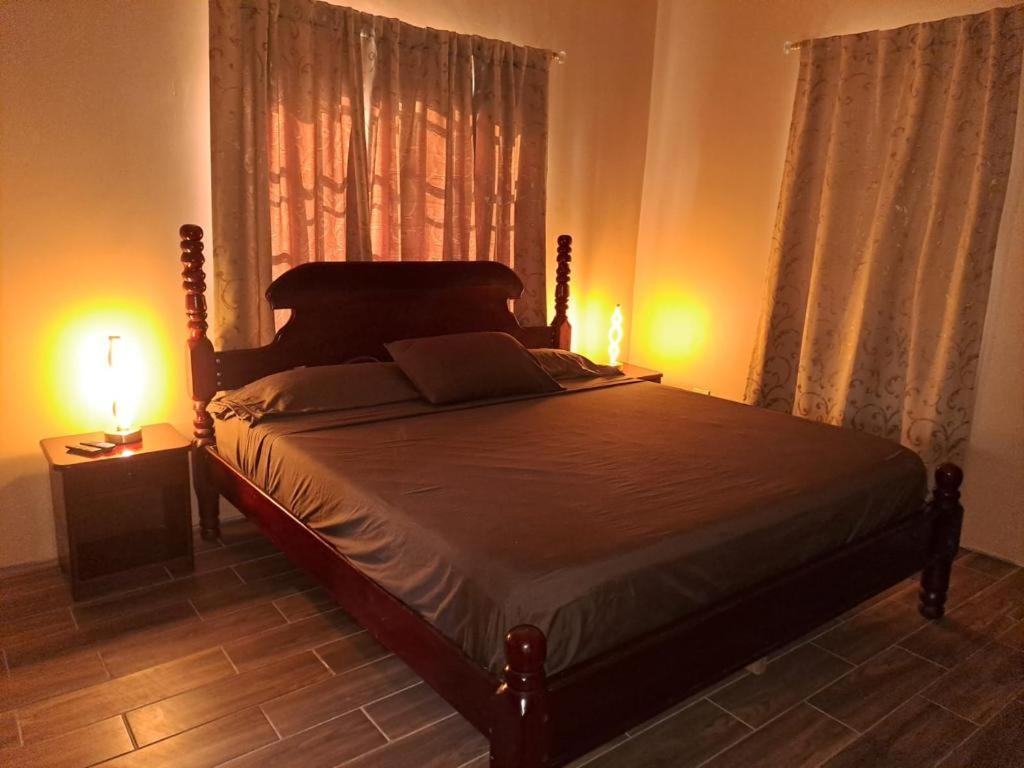 Banyan Rose Room 3 Orange Walk Esterno foto
