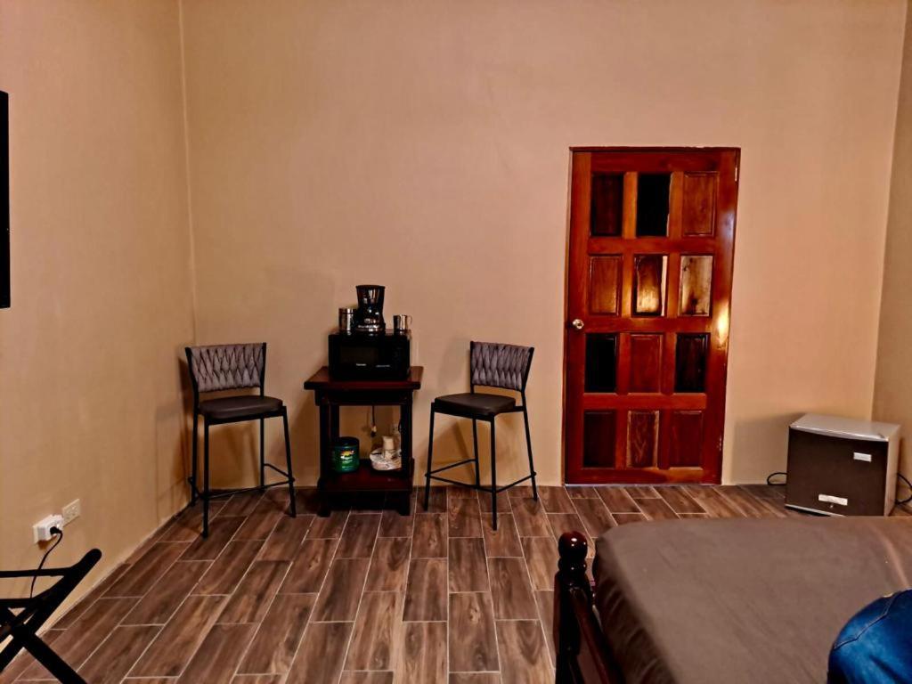 Banyan Rose Room 3 Orange Walk Esterno foto